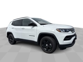 Used 2023 Jeep Compass Latitude image 1