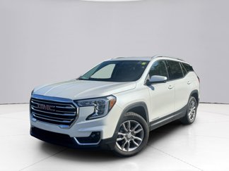 Used 2024 GMC Terrain SLT w/ Infotainment Package II image 1