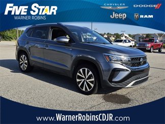 Used 2023 Volkswagen Taos SE image 1