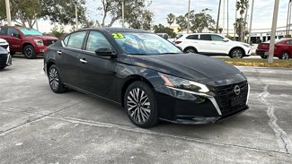 Used 2023 Nissan Altima 2.5 SV image 1