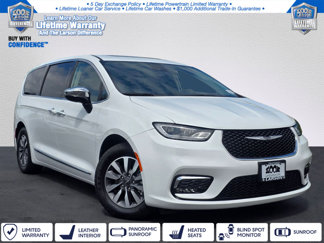 Used 2023 Chrysler Pacifica Limited image 1
