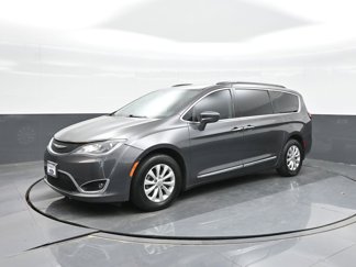 Used 2017 Chrysler Pacifica Touring-L image 1
