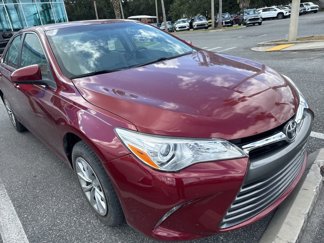 Used 2017 Toyota Camry LE image 1
