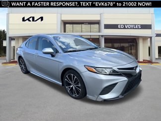 Used 2020 Toyota Camry SE image 1