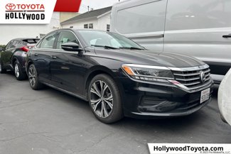 Used 2022 Volkswagen Passat 2.0T SE image 1