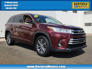 Used 2017 Toyota Highlander XLE image 1