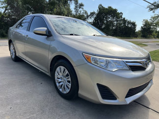 Used 2013 Toyota Camry LE image 1