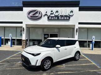 Used 2023 Kia Soul LX image 1