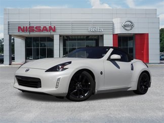 Used 2018 Nissan 370Z Touring image 1