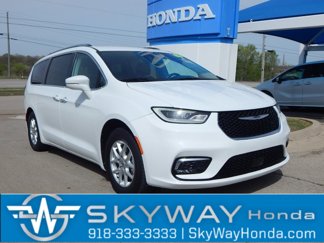 Used 2021 Chrysler Pacifica Touring-L image 1