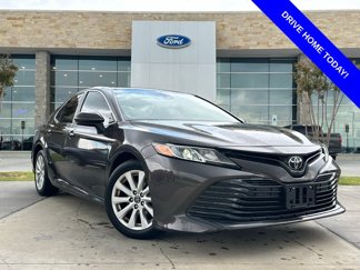 Used 2019 Toyota Camry LE image 1