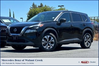 Used 2022 Nissan Rogue SV image 1