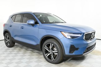 New 2025 Volvo XC40 B5 Core image 1