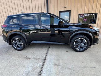 Used 2024 Nissan Rogue SV image 1