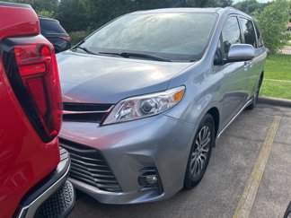 Used 2018 Toyota Sienna L image 1