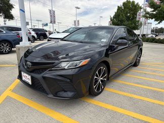 Used 2019 Toyota Camry SE image 1