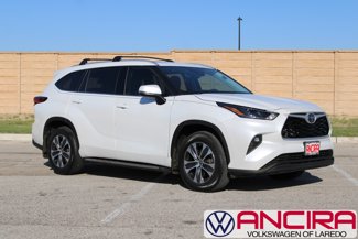Used 2022 Toyota Highlander XLE image 1