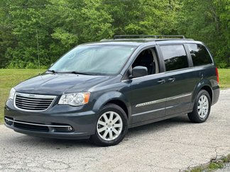 Used 2014 Chrysler Town & Country Touring image 1