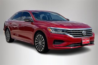 Used 2022 Volkswagen Passat 2.0T image 1