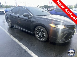 Used 2020 Toyota Camry SE image 1