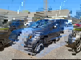 Used 2021 Jeep Grand Cherokee Laredo image 1