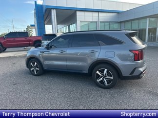Used 2021 Kia Sorento S image 1