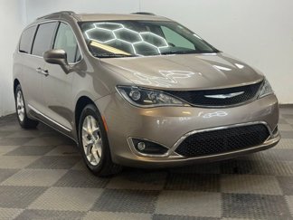 Used 2018 Chrysler Pacifica Touring-L w/ Tire & Wheel Group image 1