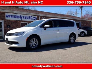 Used 2022 Chrysler Voyager LX image 1