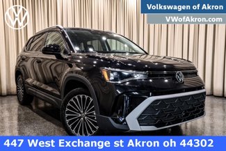 New 2025 Volkswagen Taos SE image 1
