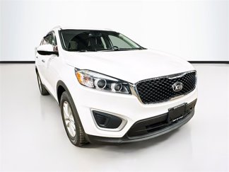 Used 2017 Kia Sorento LX w/ LX Convenience Package image 1