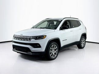 Used 2022 Jeep Compass Latitude image 1
