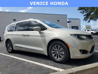 Used 2019 Chrysler Pacifica Touring-L Plus w/ Advanced Safetytec Group image 1