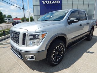 Used 2019 Nissan Titan PRO-4X image 1
