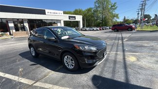 Used 2022 Ford Escape SE image 1
