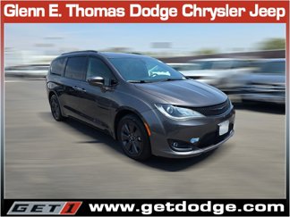 Certified 2020 Chrysler Pacifica Touring-L w/ S Appearance Package image 1