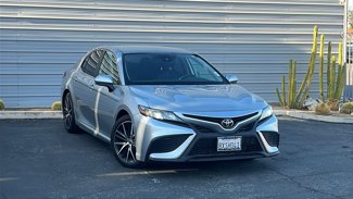 Used 2021 Toyota Camry SE image 1