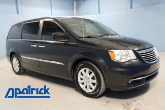Used 2015 Chrysler Town & Country Touring w/ Driver Convenience Group image 1