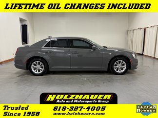 Used 2018 Chrysler 300 Touring image 1