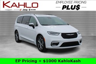 New 2025 Chrysler Pacifica Pinnacle w/ Trailer Tow Group image 1