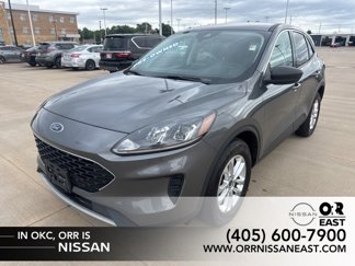 Used 2022 Ford Escape SE w/ Cold Weather Package image 1