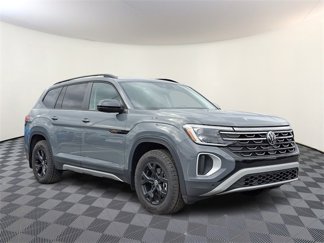 Used 2024 Volkswagen Atlas Peak Edition SE image 1
