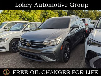 Used 2022 Volkswagen Tiguan SE w/ Panoramic Sunroof Package image 1