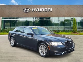 Used 2017 Chrysler 300 Limited image 1