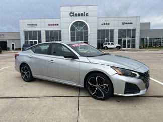Used 2023 Nissan Altima 2.5 SR image 1
