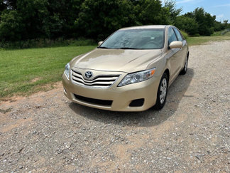 Used 2010 Toyota Camry LE image 1