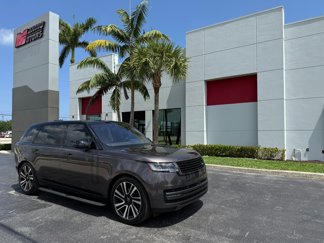 Used 2023 Land Rover Range Rover Long Wheelbase SE image 1