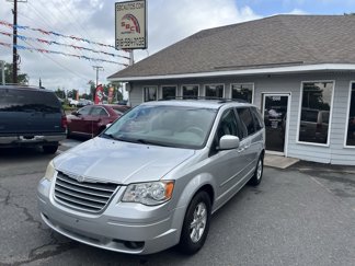 Used 2010 Chrysler Town & Country Touring image 1