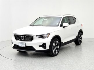 Certified 2025 Volvo XC40 B5 Plus image 1