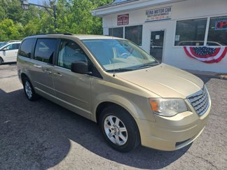 Used 2010 Chrysler Town & Country LX image 1
