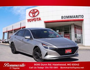 Used 2023 Hyundai Elantra SEL image 1